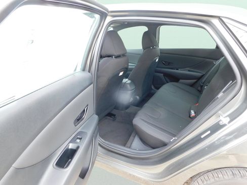 Used 2025 Hyundai Elantra Sport image 10