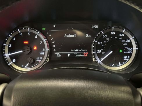 Used 2024 Toyota Highlander XLE AWD/4WD image 24