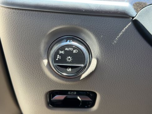 Used 2024 Mercedes-Benz C 300 4MATIC Sedan image 32