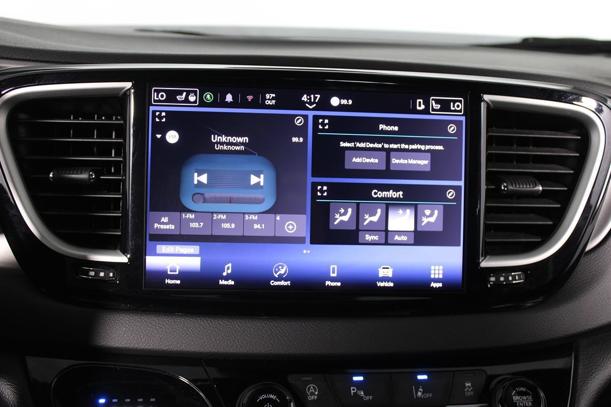 Used 2025 Chrysler Pacifica Select FWD image 13