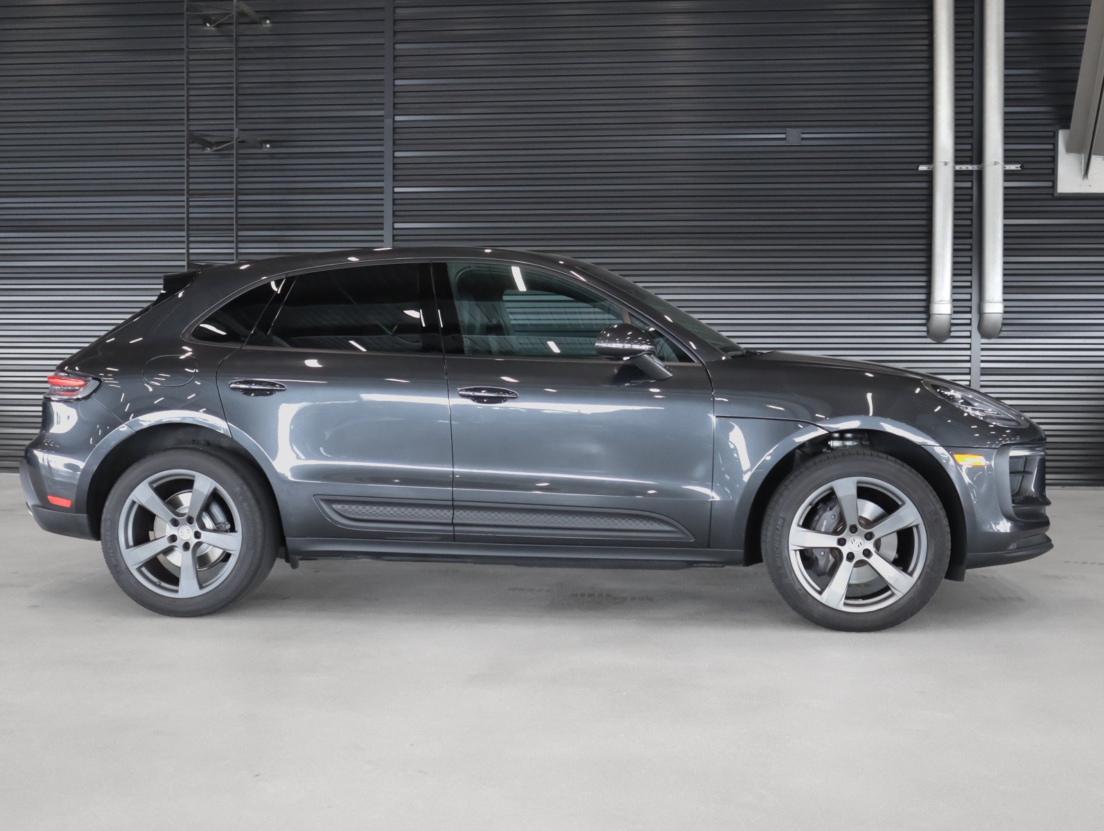 Certified 2024 Porsche Macan AWD/4WD image 11