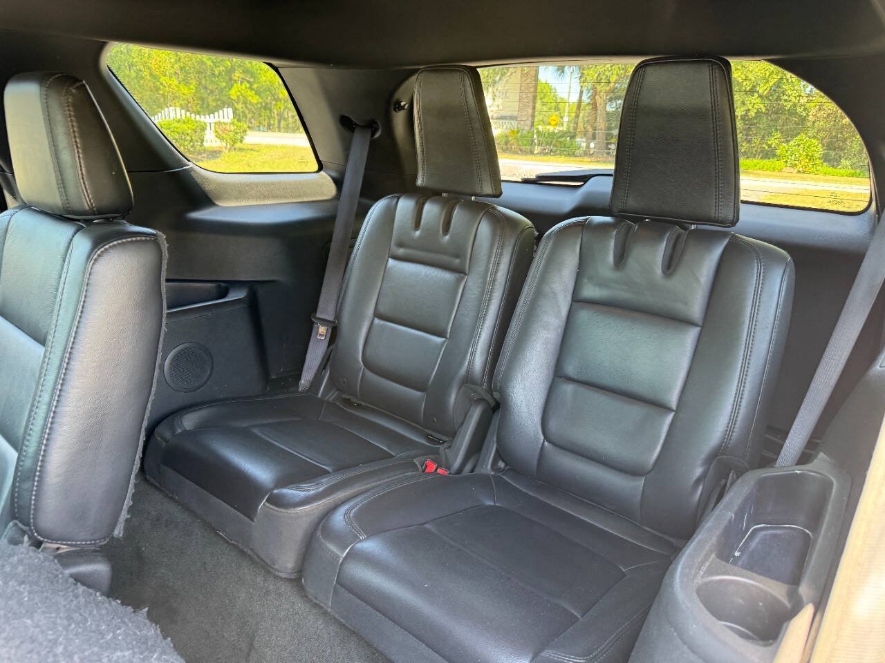 Used 2014 Ford Explorer XLT w/ Equipment Group 202A AWD/4WD image 13