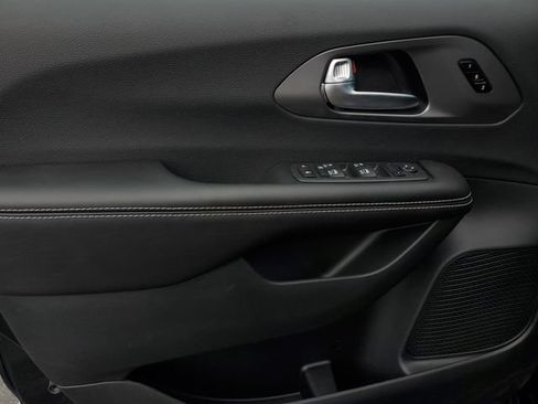 New 2026 Chrysler Pacifica Select w/ S Appearance Package FWD image 19