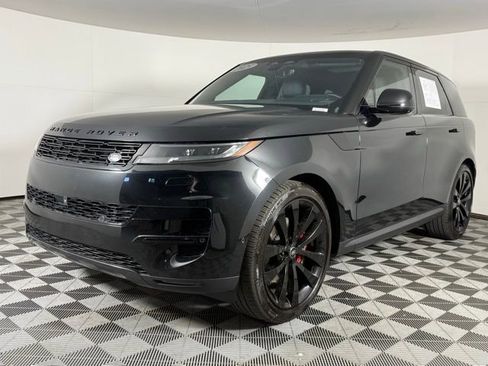 Used 2025 Land Rover Range Rover Sport SE AWD/4WD image 2