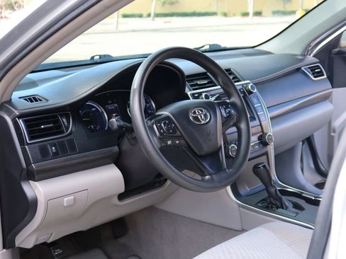 Used 2016 Toyota Camry LE FWD image 13