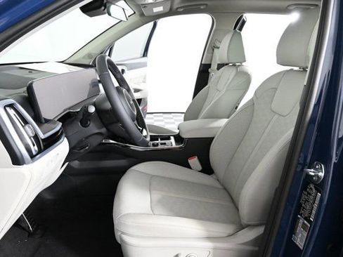 Certified 2025 Kia Sorento SX image 21
