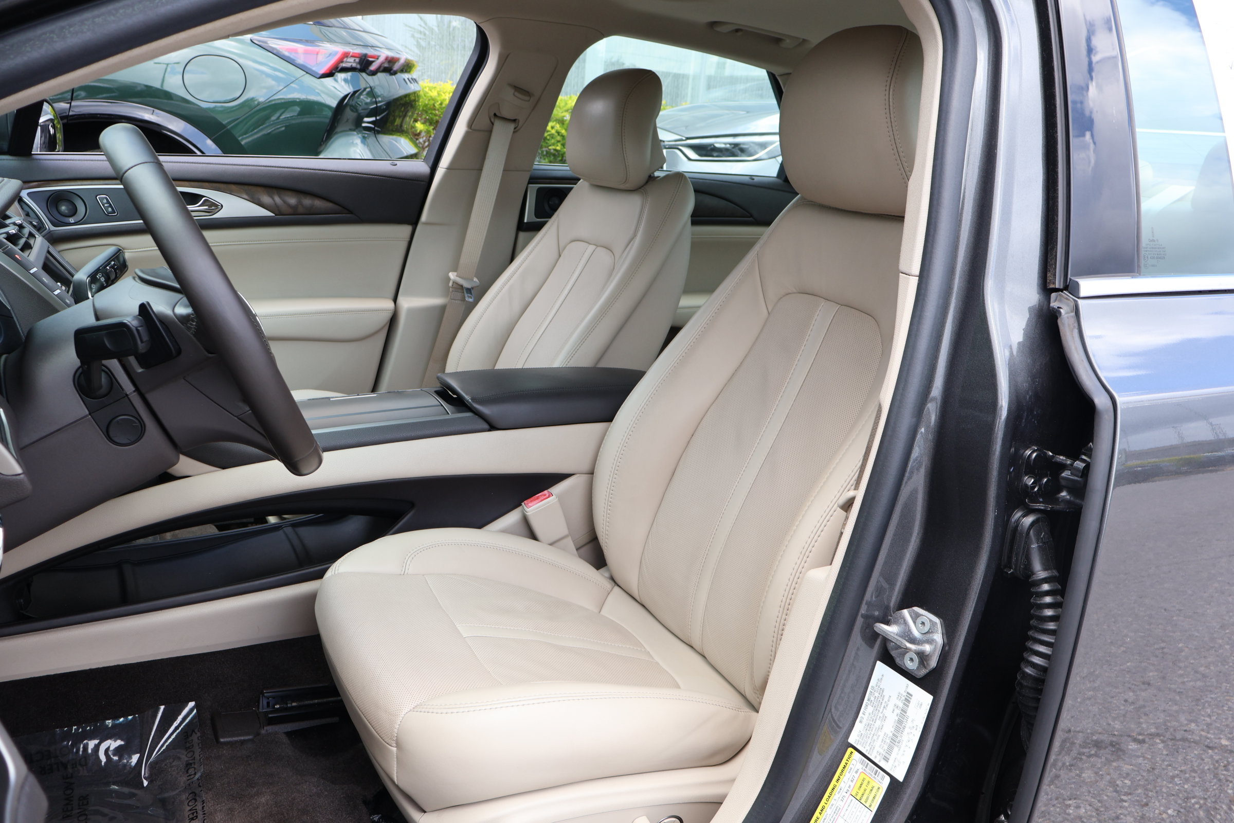 Used 2018 Lincoln MKZ Reserve w/ Technology Package FWD image 2