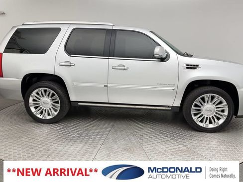 Used 2013 Cadillac Escalade Platinum AWD/4WD image 9