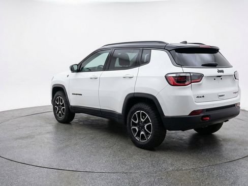 Used 2025 Jeep Compass Trailhawk AWD/4WD image 6