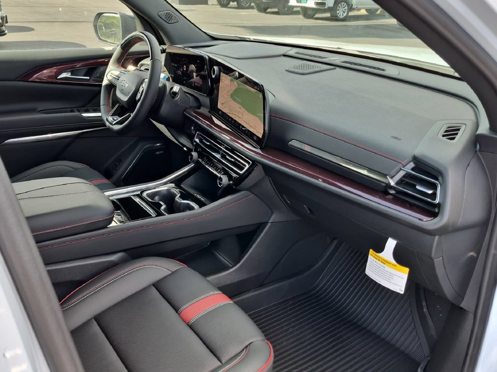 New 2027 Chevrolet Traverse RS w/ LPO, Floor Liner Package FWD image 28