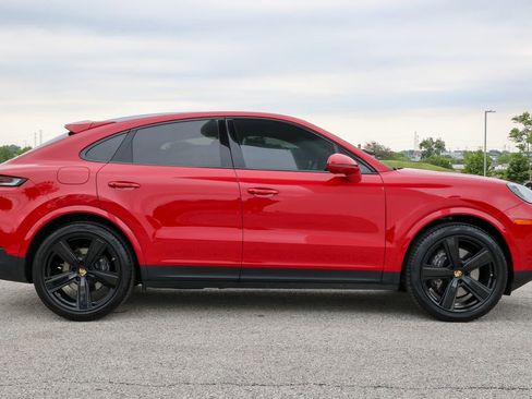 Certified 2024 Porsche Cayenne Coupe AWD/4WD image 42