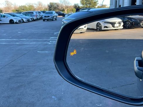 Used 2025 Toyota Tacoma TRD Off-Road image 18