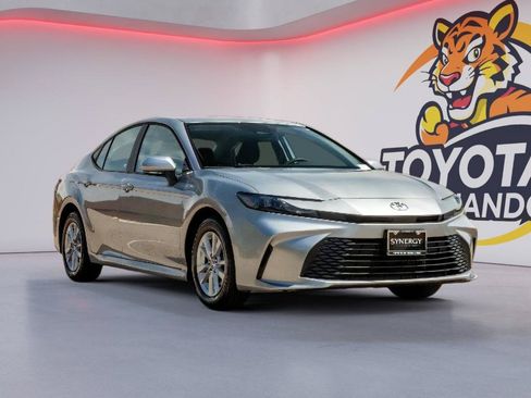 Used 2025 Toyota Camry LE FWD image 3