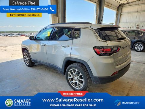 Used 2024 Jeep Compass Latitude w/ Sun and Sound Group AWD/4WD image 3