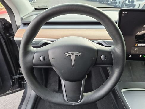Used 2024 Tesla Model Y Long Range AWD/4WD image 18