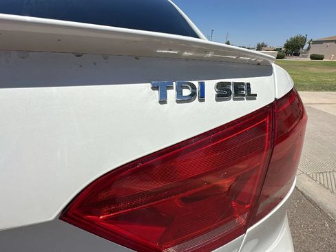 Used 2014 Volkswagen Passat TDI SEL Premium FWD image 4