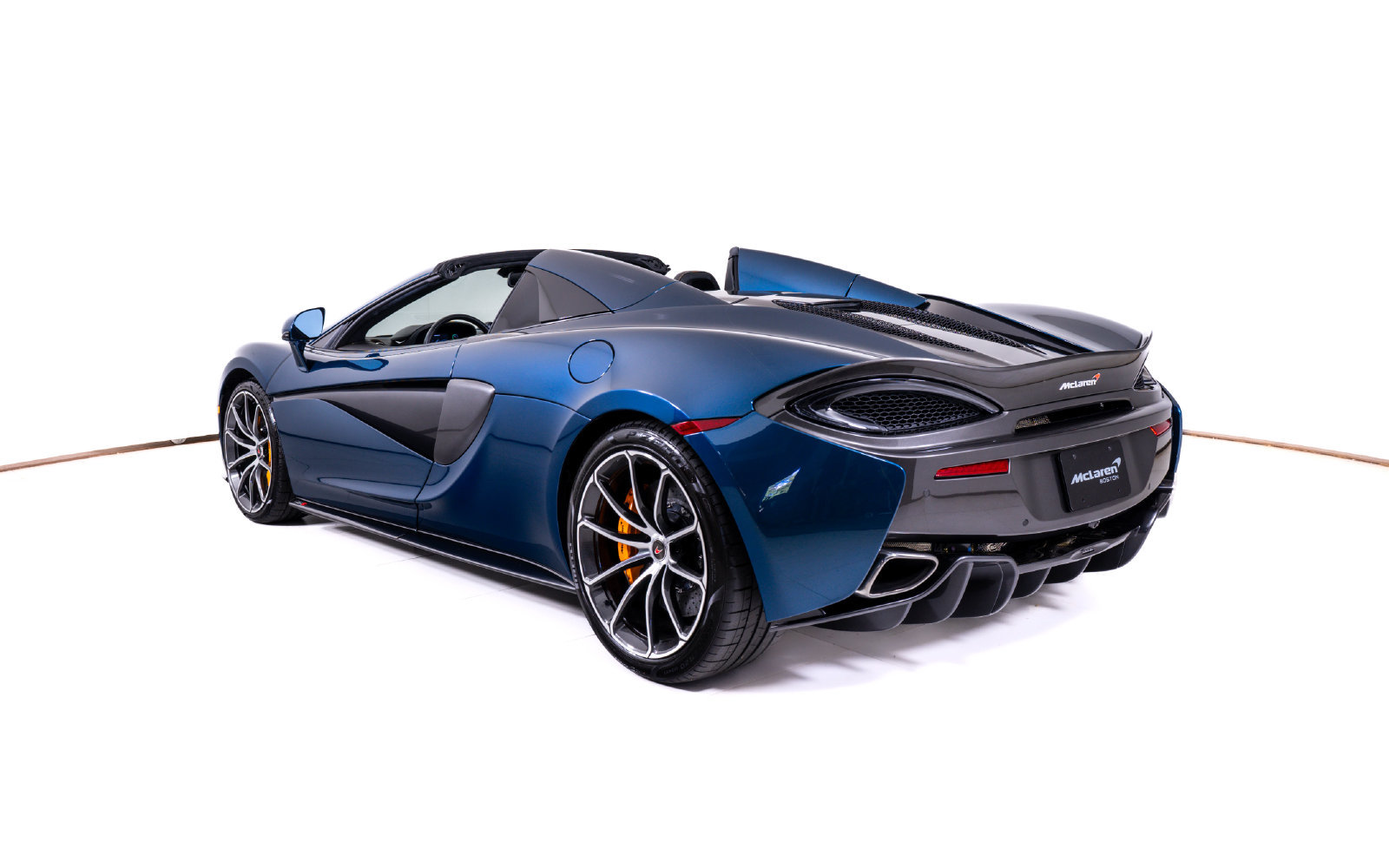Used 2018 McLaren 570S Spider RWD image 5