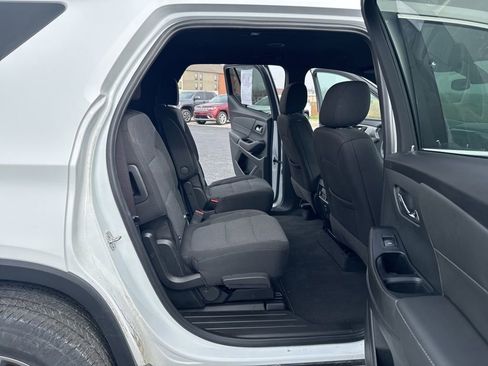 Used 2023 Chevrolet Traverse LT image 11