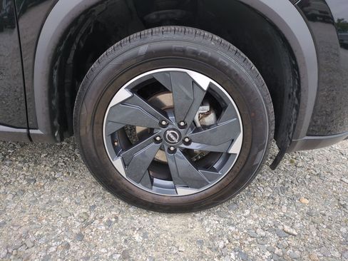 Used 2024 Nissan Rogue SV AWD/4WD image 12