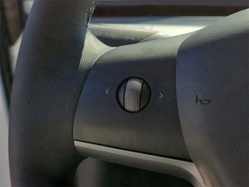 Used 2023 Tesla Model 3 Standard Range image 30