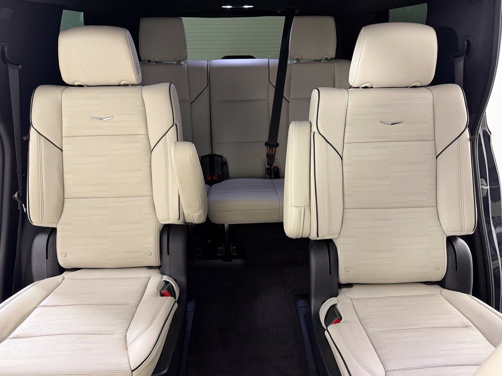 Used 2023 Cadillac Escalade Sport w/ LPO, ONYX Package RWD image 18