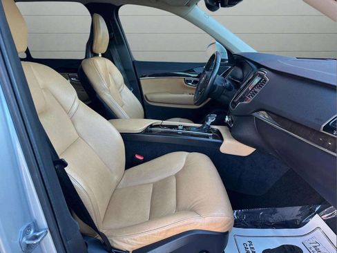 Used 2016 Volvo XC90 T6 Momentum image 12