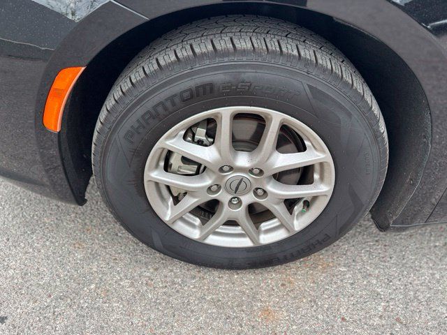 Used 2025 Chrysler Pacifica Select FWD image 8