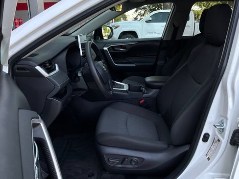 Used 2024 Toyota RAV4 XLE w/ Convenience Package FWD image 10