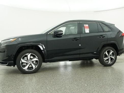 New 2025 Toyota RAV4 SE image 18