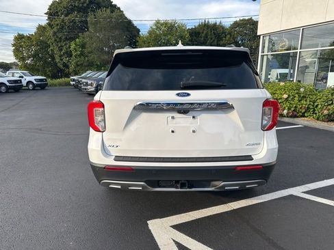 Used 2024 Ford Explorer XLT w/ Equipment Group 202A image 6