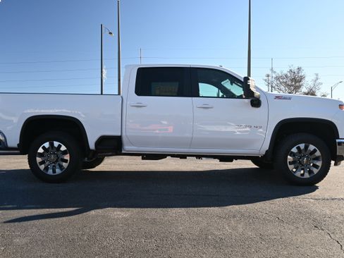 Used 2026 Chevrolet Silverado 2500 LT w/ Safety Package AWD/4WD image 11