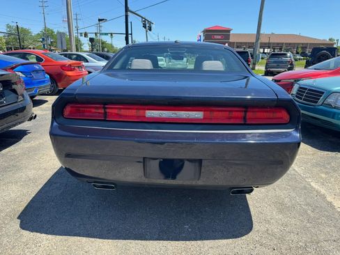 Used 2012 Dodge Challenger SXT RWD image 6
