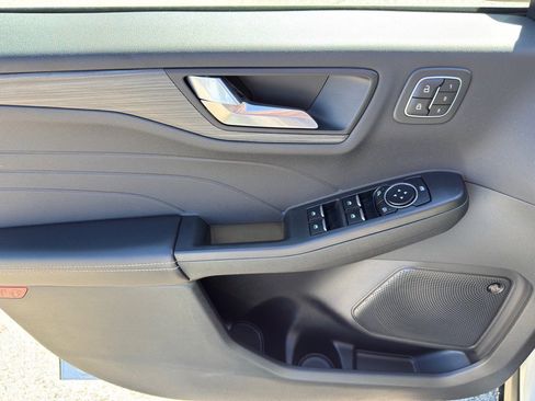Used 2023 Ford Escape Platinum w/ Premium Technology Package image 9