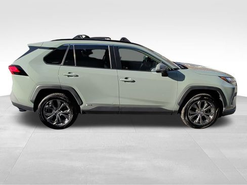 Used 2022 Toyota RAV4 XLE Premium image 6
