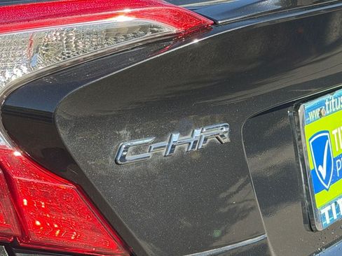 Used 2019 Toyota C-HR XLE FWD image 32