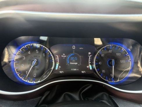 Used 2020 Chrysler Pacifica Limited FWD image 21