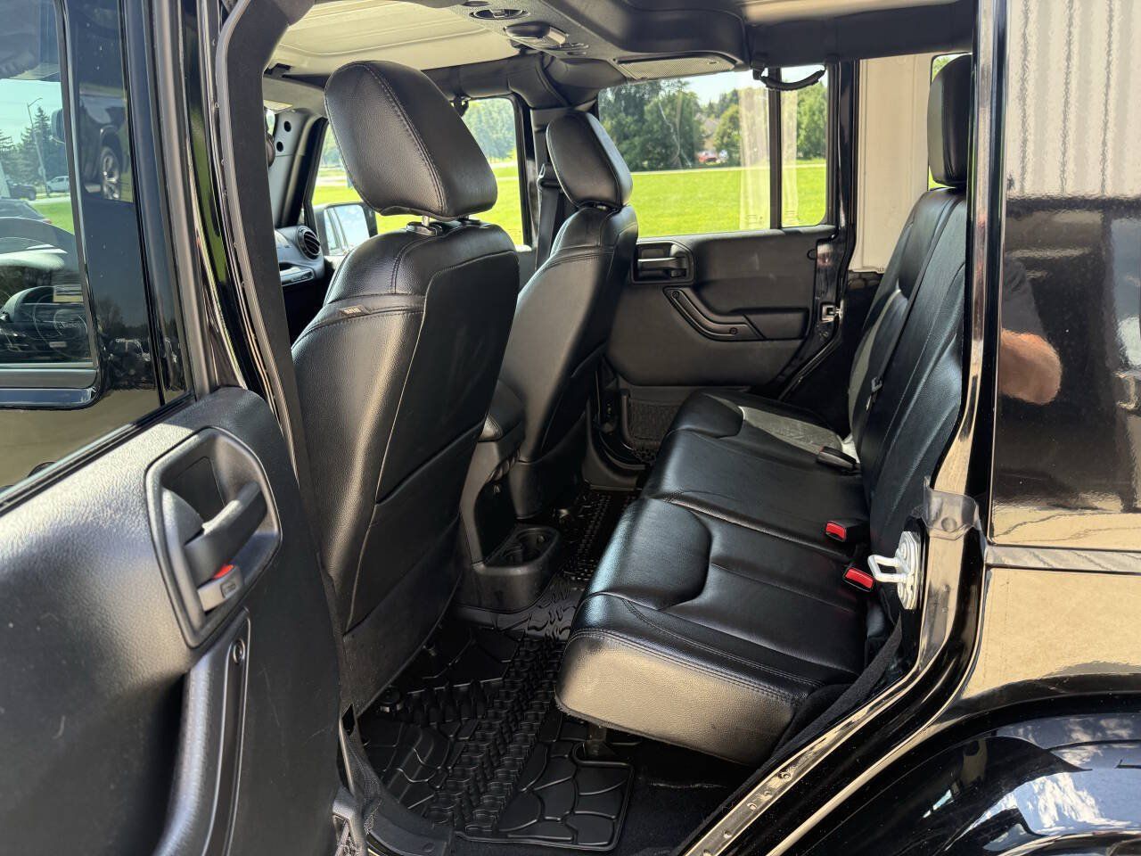 Used 2017 Jeep Wrangler Unlimited Sahara AWD/4WD image 6