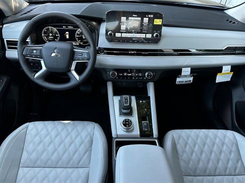 New 2025 Mitsubishi Outlander SEL image 14