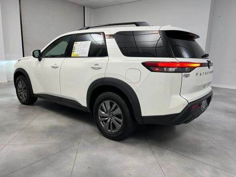 Used 2024 Nissan Pathfinder SV FWD image 6