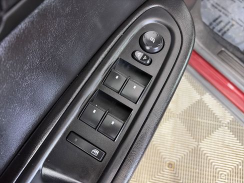 Used 2015 Chevrolet Traverse LT w/ Style and Technology Package image 25