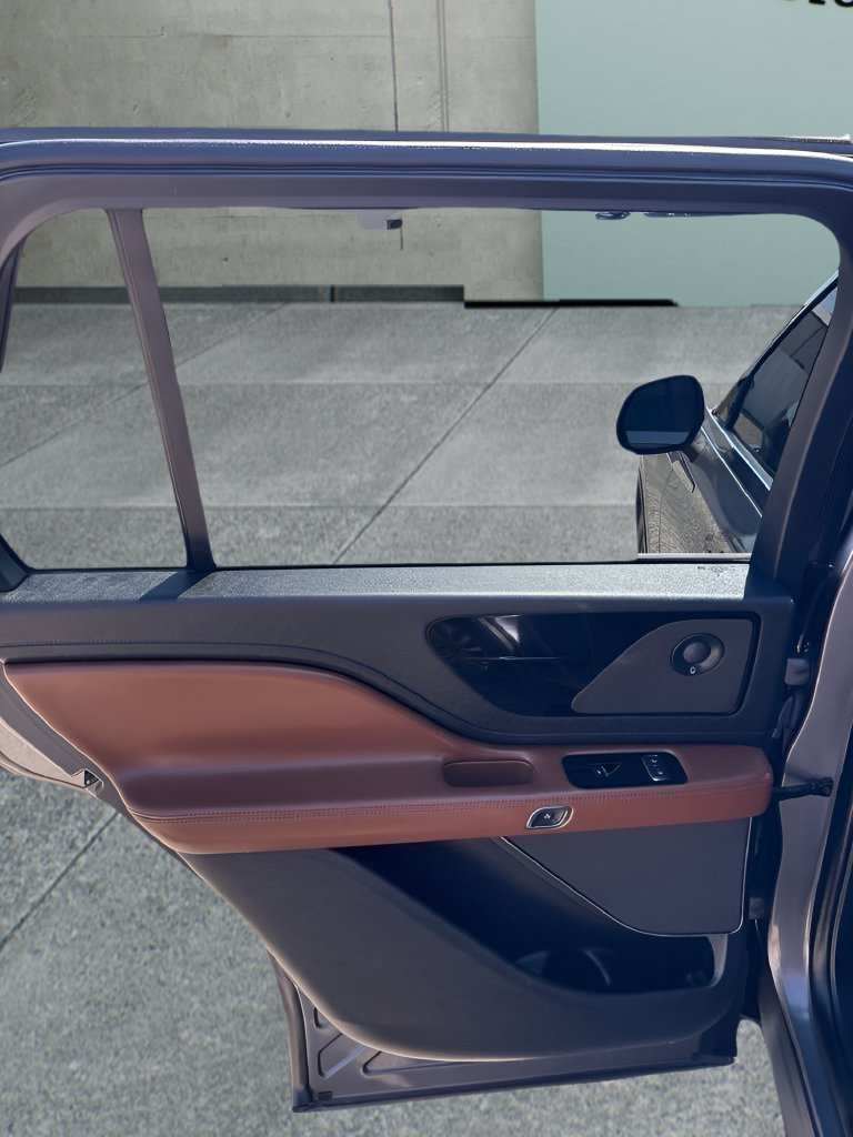 Used 2021 Lincoln Aviator Reserve w/ Elements Package Plus RWD image 15