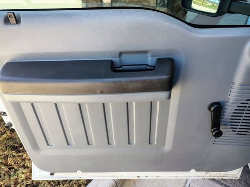 Used 2011 Ford F250 XL w/ Skid Plate Pkg AWD/4WD image 9