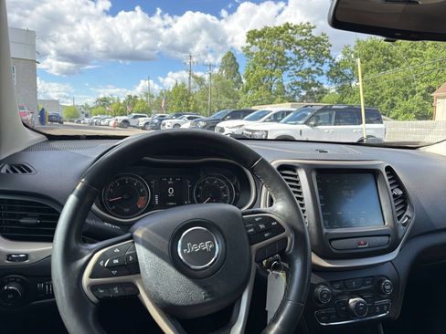 Used 2014 Jeep Cherokee Latitude w/ Cold Weather Group AWD/4WD image 17