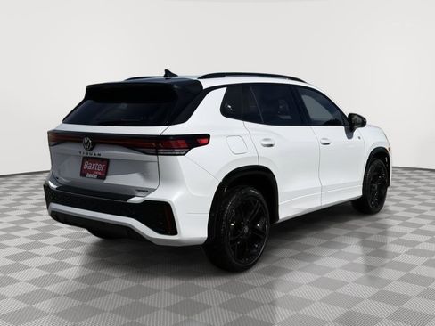 New 2026 Volkswagen Tiguan SE R-Line image 3