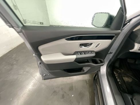 Used 2025 Honda Pilot EX-L image 4
