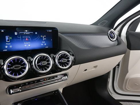 Certified 2025 Mercedes-Benz GLA 250 image 13