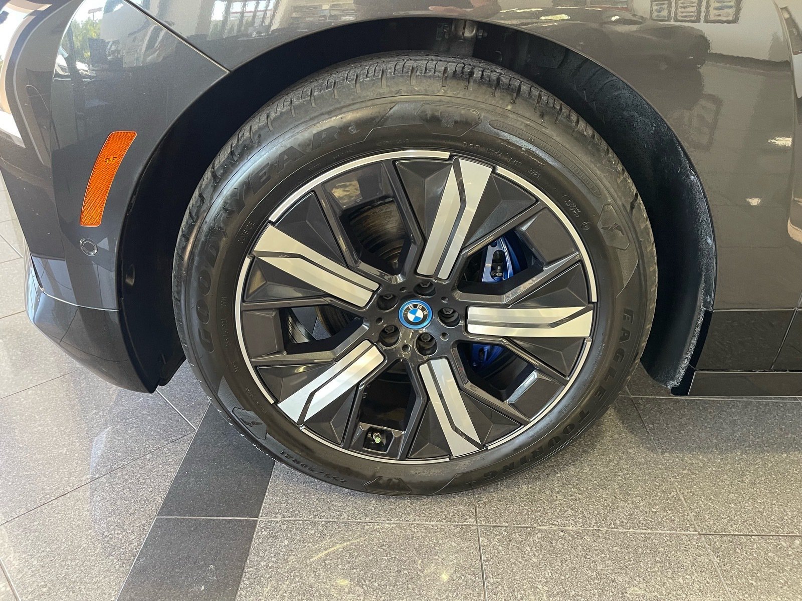 Used 2022 BMW iX xDrive50 w/ Premium Package AWD/4WD image 21