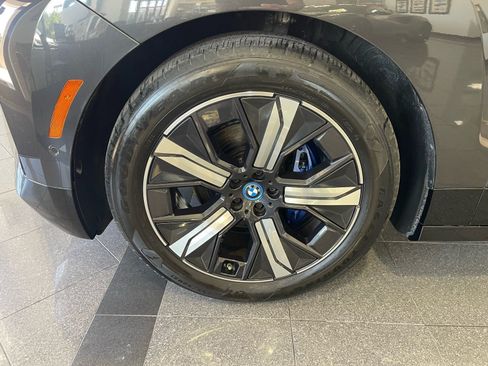 Used 2022 BMW iX xDrive50 w/ Premium Package AWD/4WD image 21
