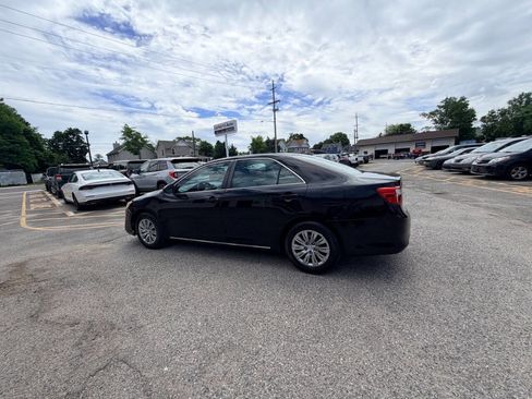 Used 2014 Toyota Camry LE FWD image 32
