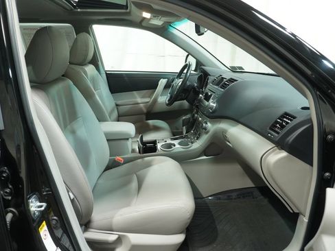 Used 2012 Toyota Highlander SE w/ Tow Pkg AWD/4WD image 14